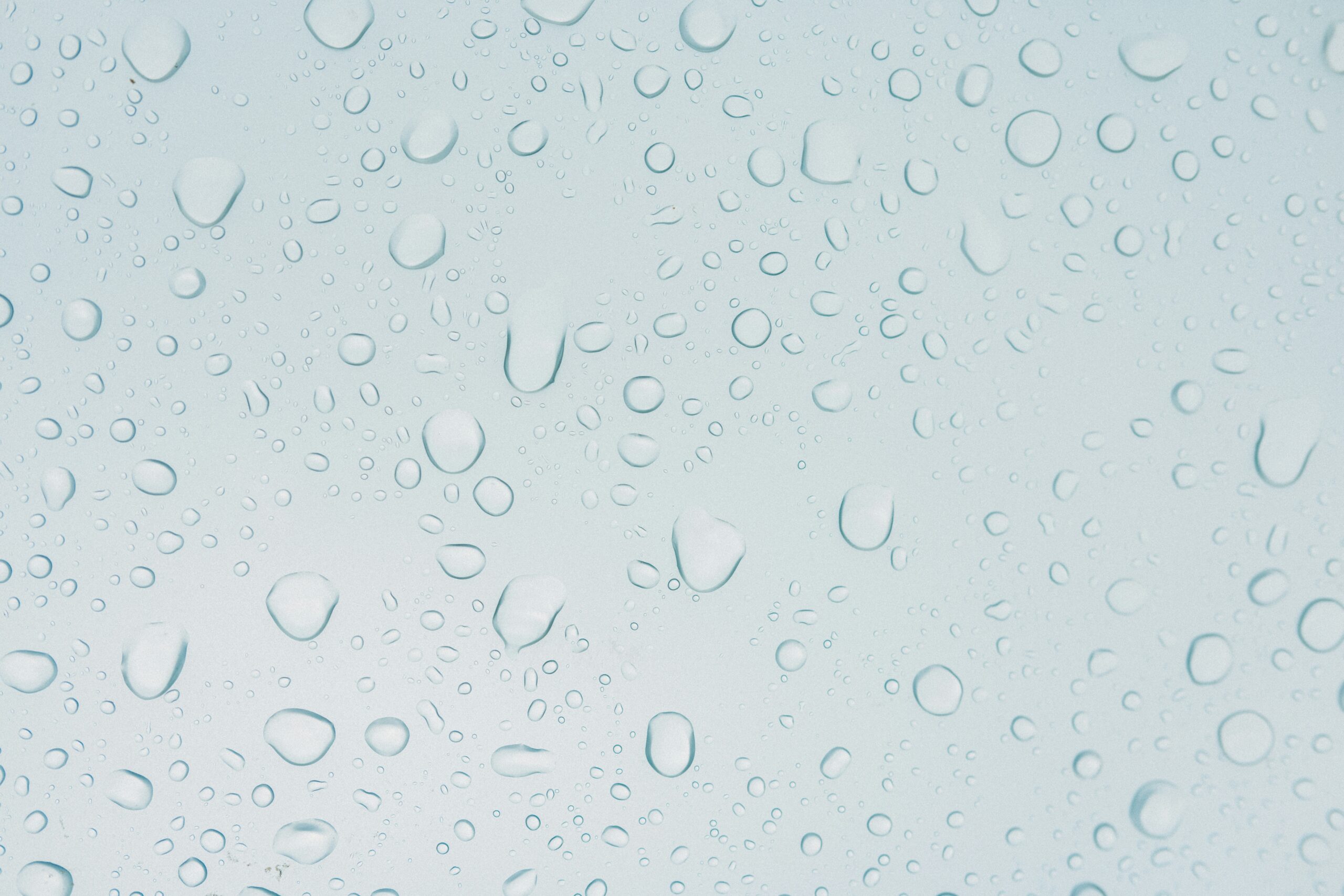 A comparison table featuring top-rated waterproof mascaras