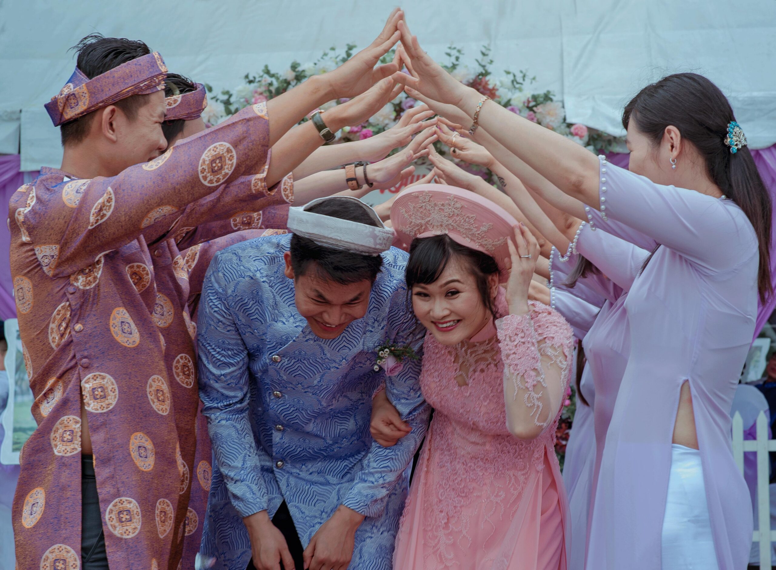Bride hugging groom with perfect tear-proof makeup even after crying