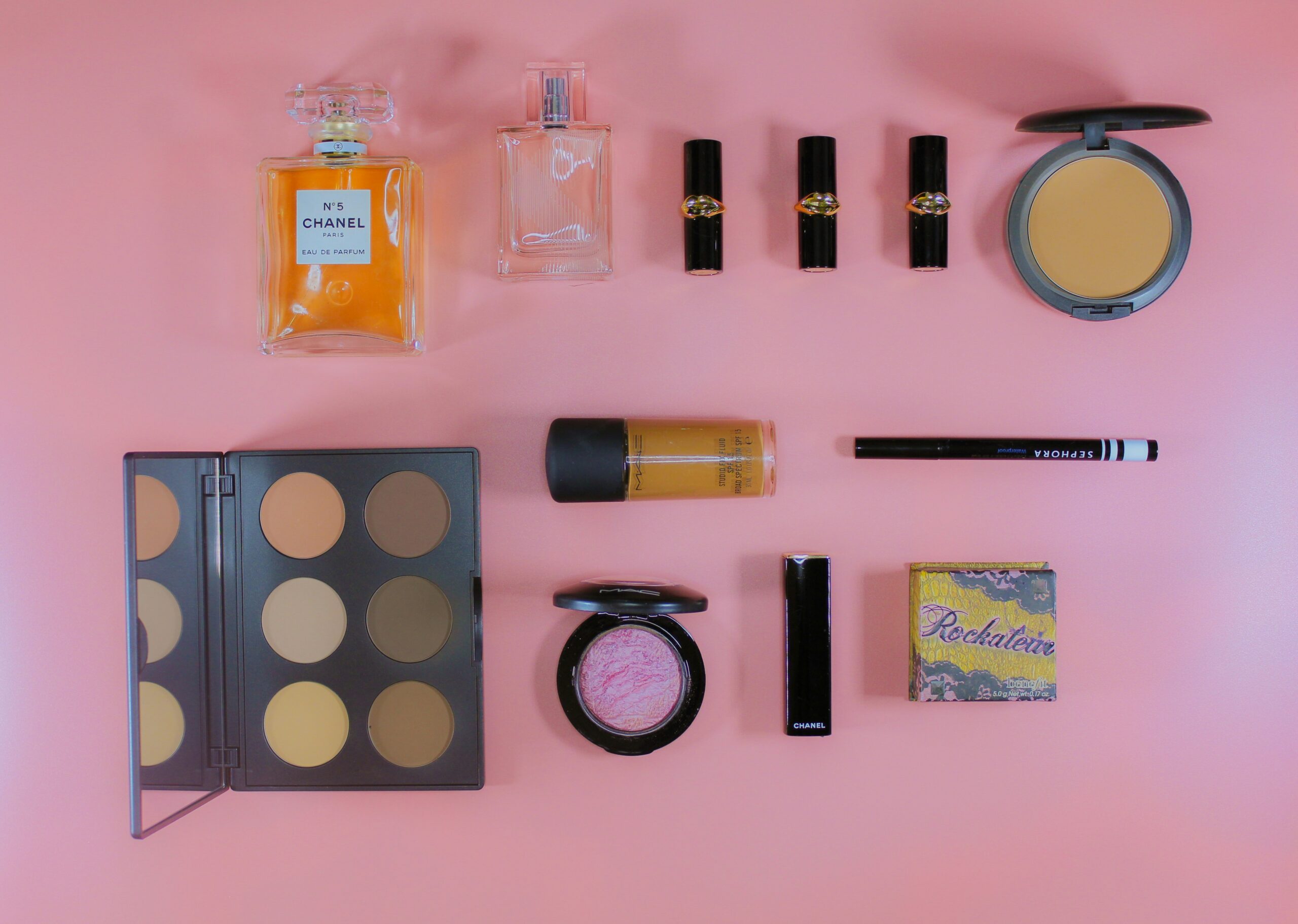 Infographic showing benefits of weatherproof makeup over regular makeup