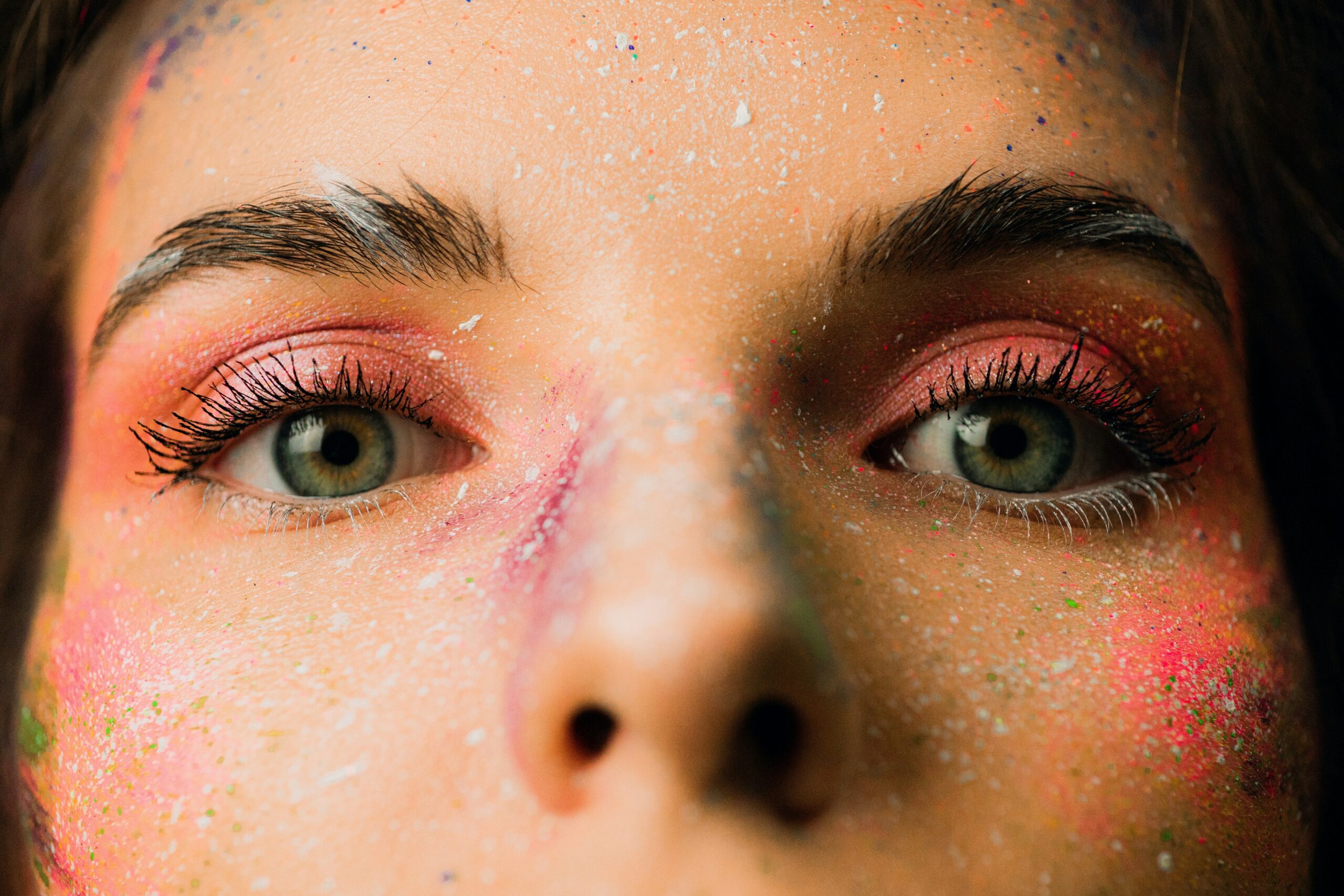 Before and after images of waterproof makeup lasting through a sweaty workout.