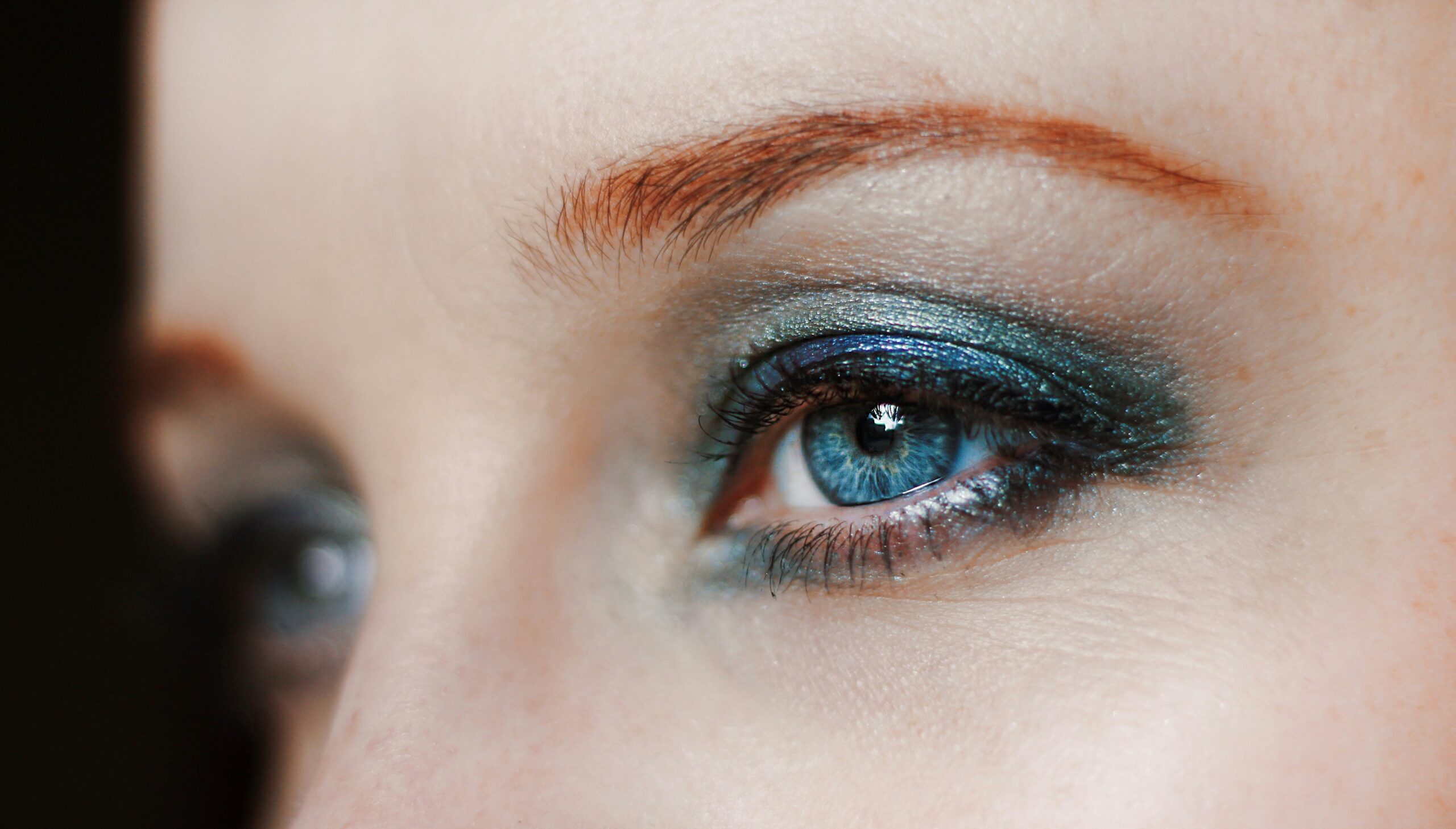 Infographic highlighting tips for long-lasting event makeup