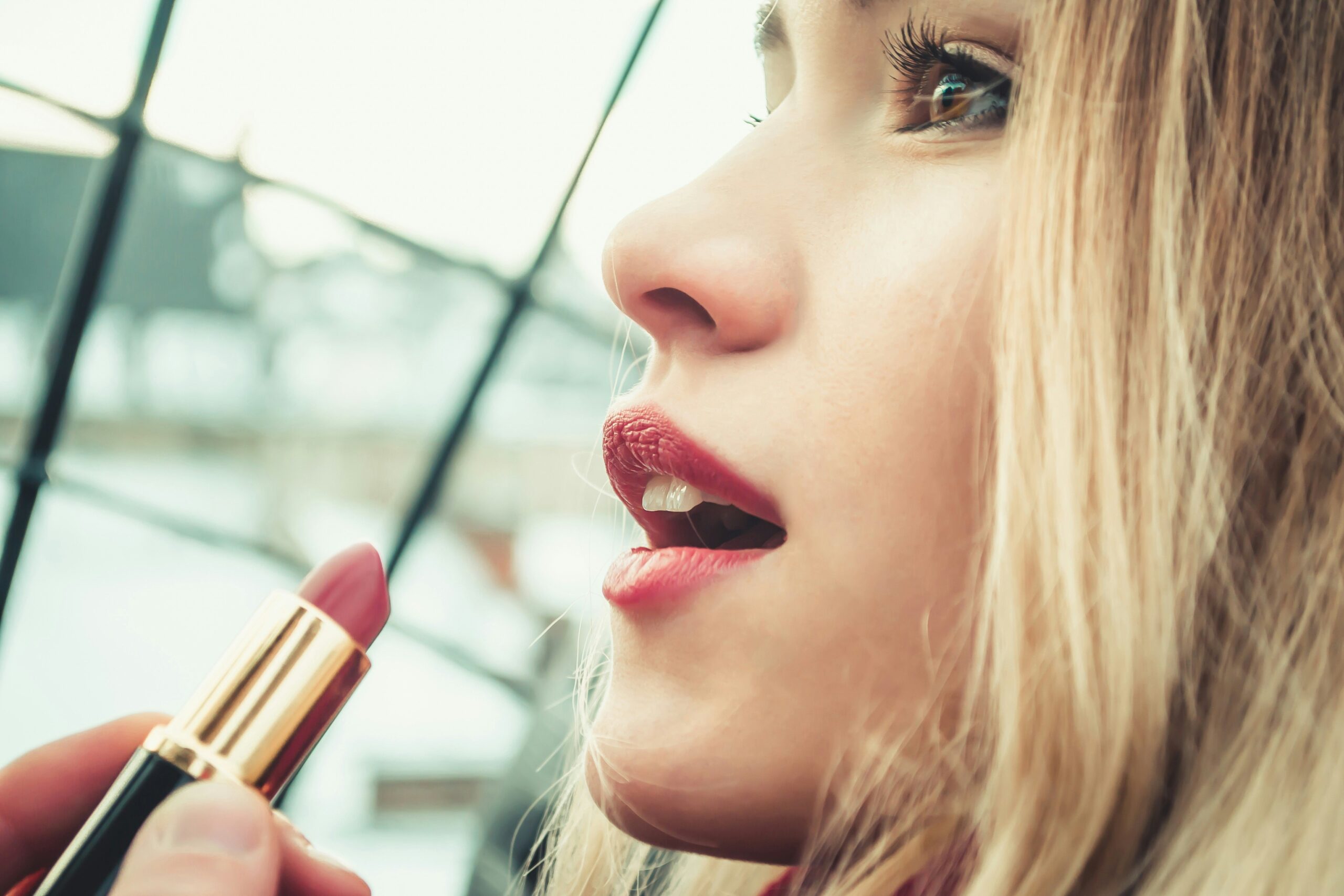 Master Outdoor Makeup: Achieve Waterproof Beauty That Lasts