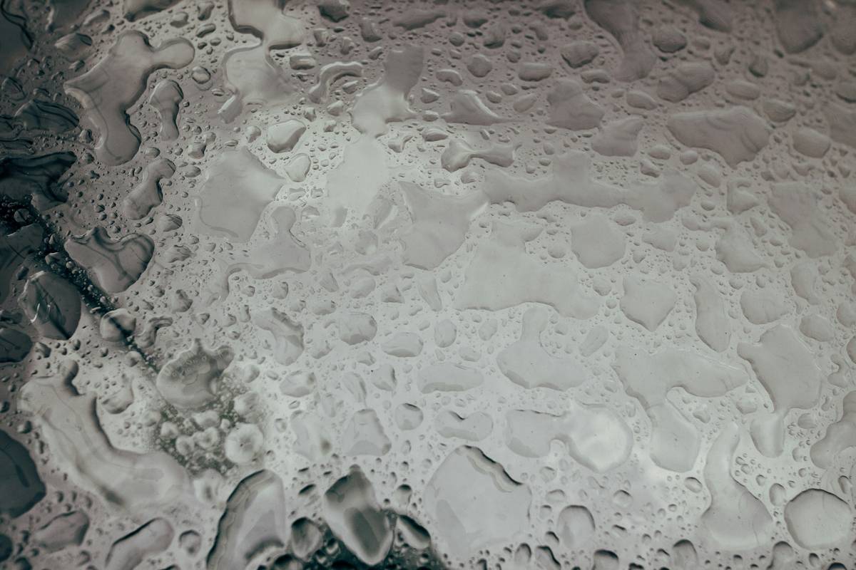 Infographic showing benefits of water-repellent makeup over regular makeup