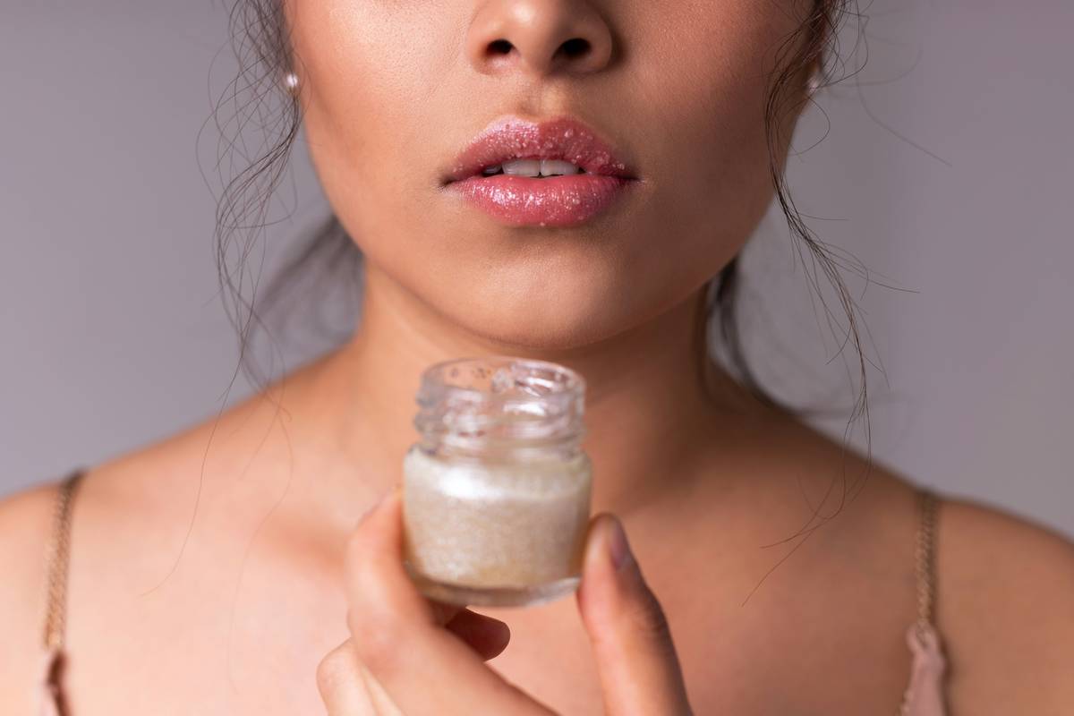 Infographic showing benefits of waterproof makeup during outdoor activities
