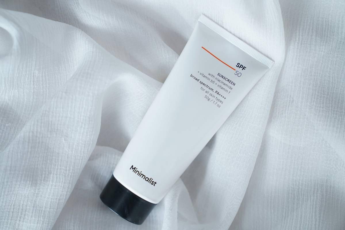 Infographic showing the layers of skincare routine using no smudge cream