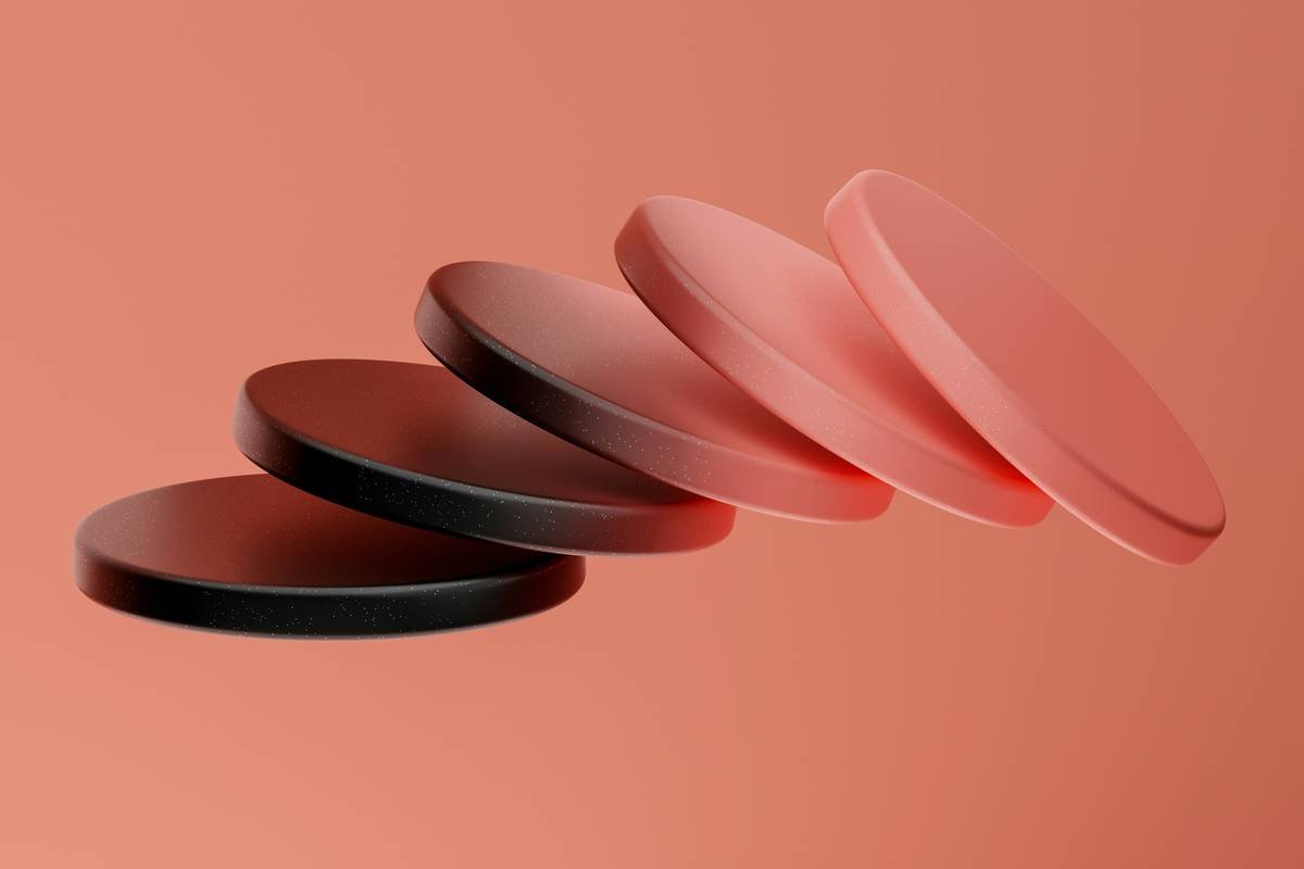 Comparison chart showing water-resistant polymers in top smudge-proof concealers vs. standard formulas