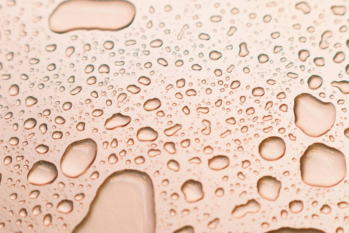 The Ultimate Guide to Anti Smudge Powder: Keep Your Makeup Flawless—No Matter the Weather