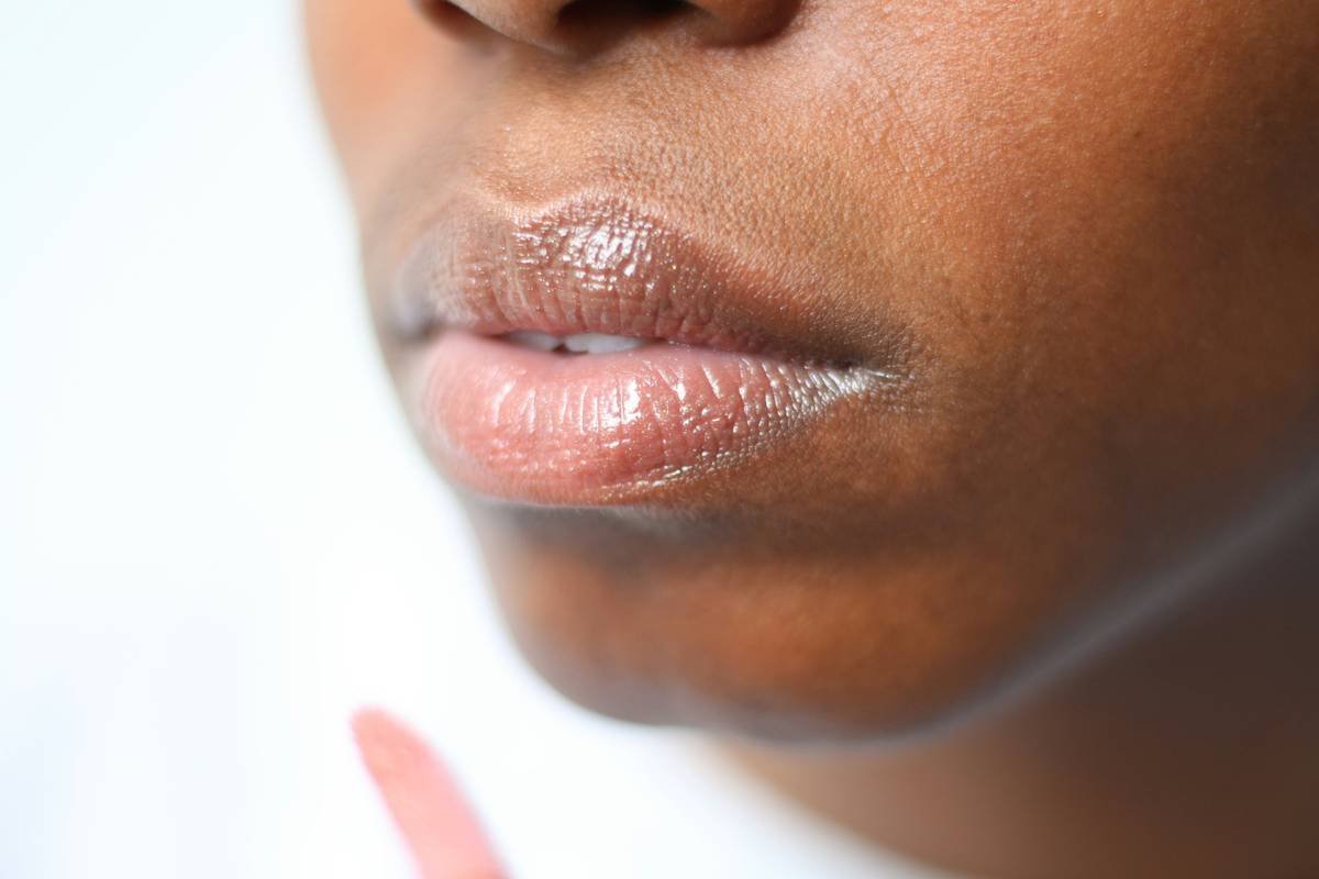 Why Your Persistent Gloss Keeps Melting Off—and How to Make It Actually Last