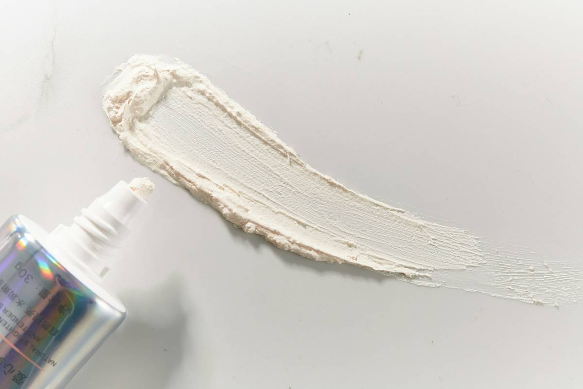 Why Your Waterproof Makeup Fails (And How an Enduring Primer Saves the Day)