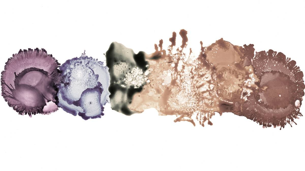 Comparison chart showing ingredient differences between traditional waterproof makeup and modern moisture resistant palettes, highlighting film-forming polymers vs. waxes