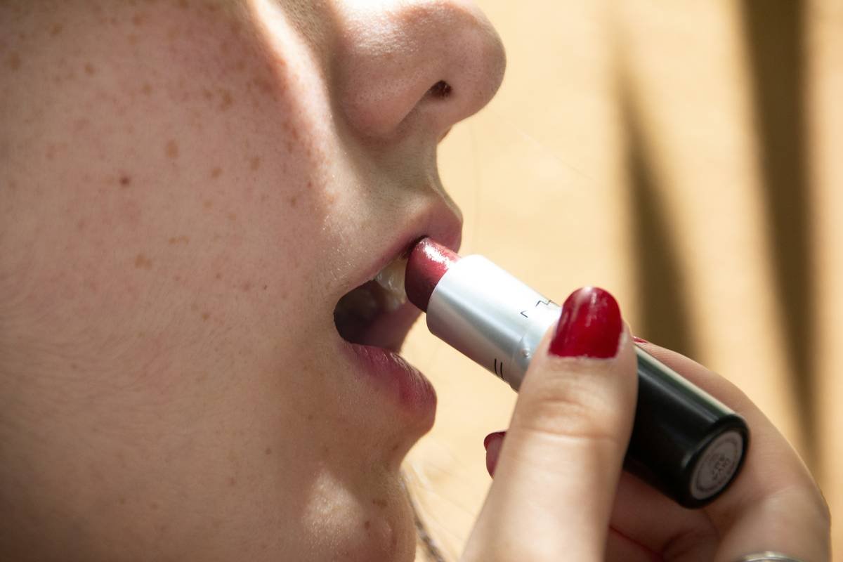 Smudge Proof Lipstick That Actually Lasts: Tested & Trusted by Makeup Pros