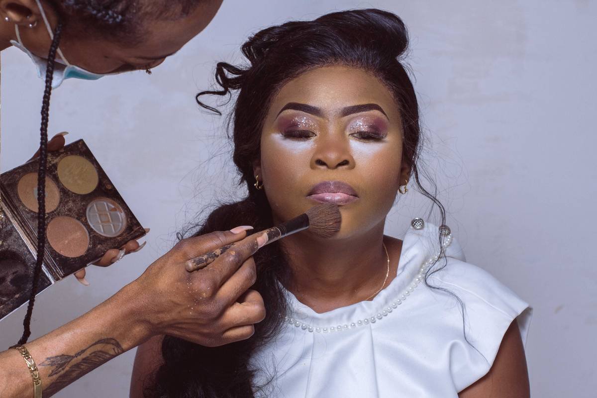 Why Your “Enduring Matte” Makeup Melts by Lunch—And How to Actually Make It Last All Day