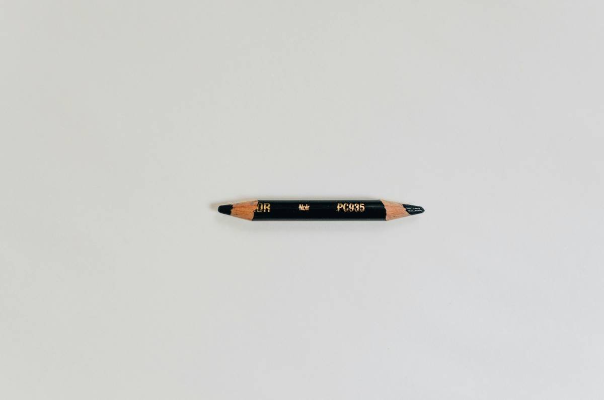 Why Your Eyeliner Quits Before You Do: The Truth About the Cold Resistant Pencil