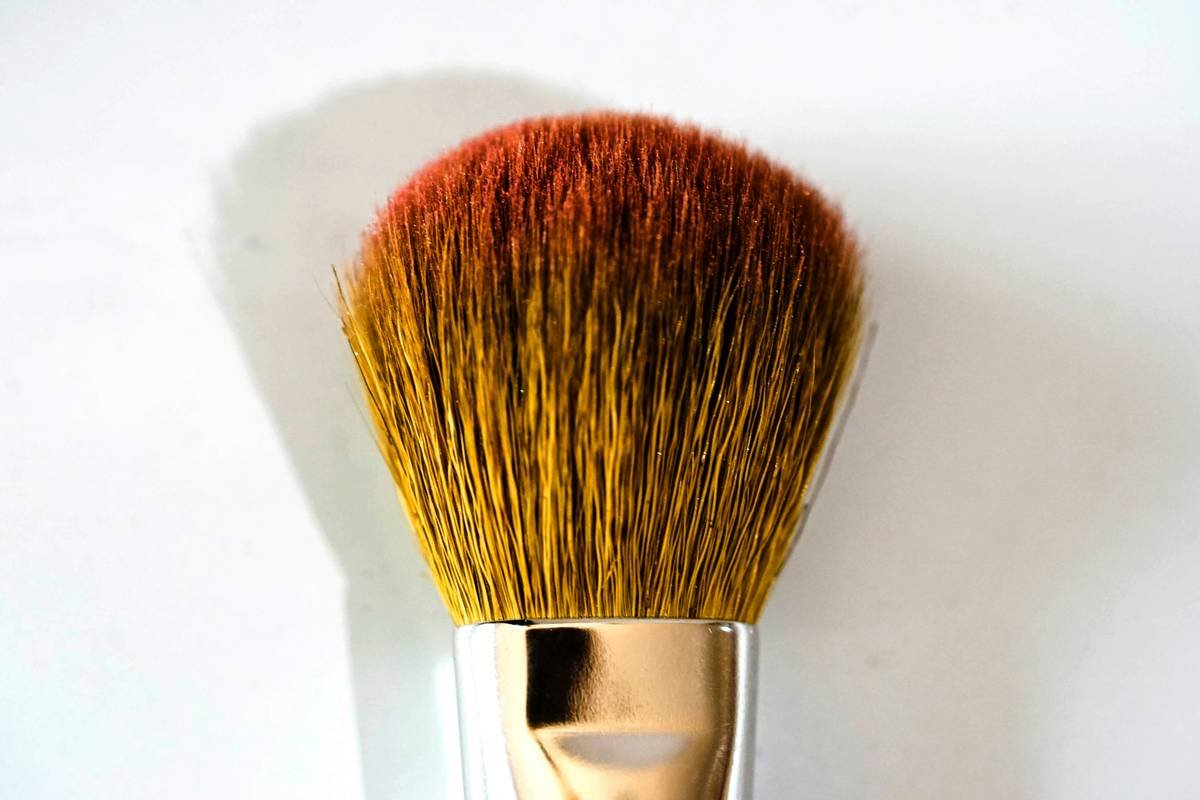 Close-up of smudge free foundation staying intact on oily skin after 10 hours