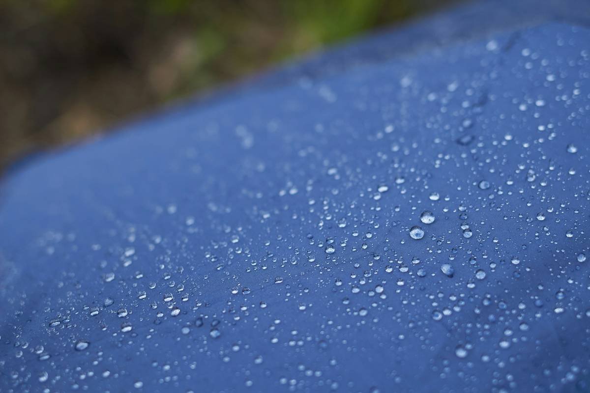 Benefits of Waterproof Clothing: 7 Proven Tips to Avoid Smudged Makeup Disasters