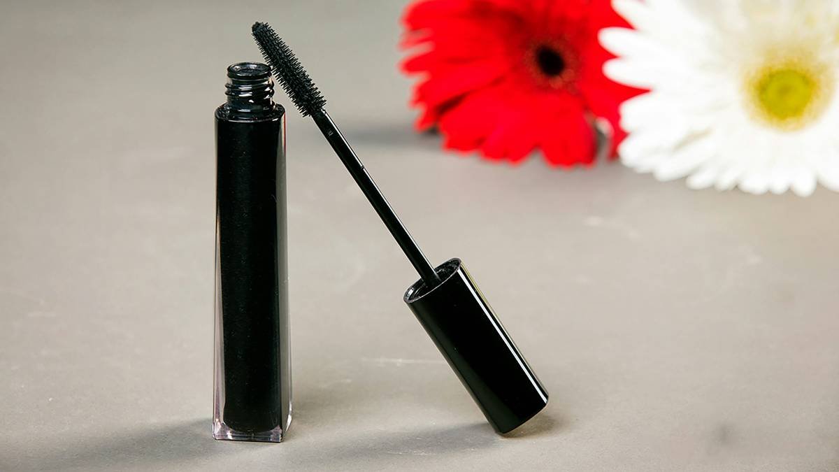 what is a waterproof makeup demonstration showing eyeliner staying intact after water exposure